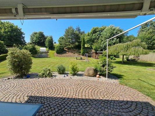 und idyllischen Blick zum Grundstück