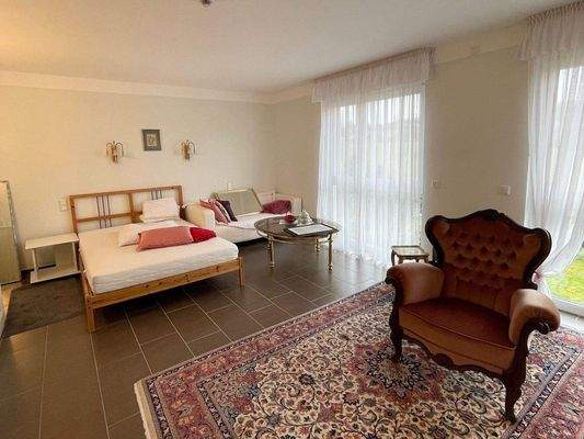 Geräumiges Schlafzimmer mit Ausblick 