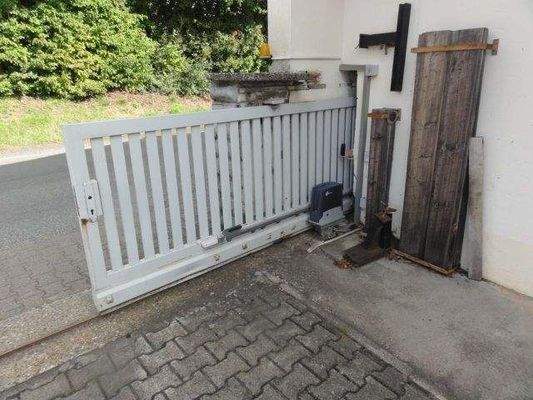 Geb.1 El. Rolltor.JPG