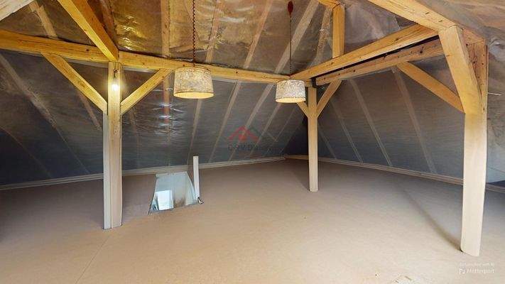 Loftzimmer Dachgeschoss ohne Möbel