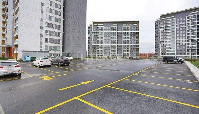 Apartments with Outdoor Swimming Pool in İstanbul Avcılar