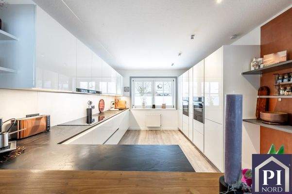 Hochwertige Küche mit Topgeräten