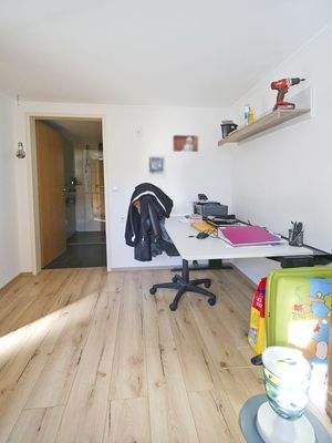 Ankleidezimmer vor dem Bad