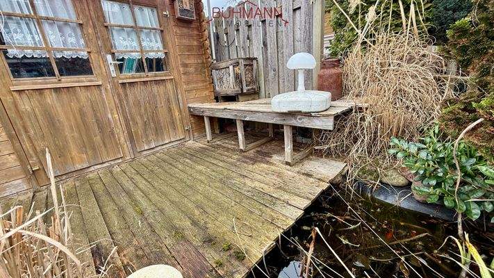 Gartenhaus und Teich