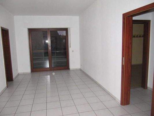 Esszimmer mit angrenzender Küche u. Balkon -Archiv