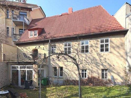 Garten mit Blick zum Haus