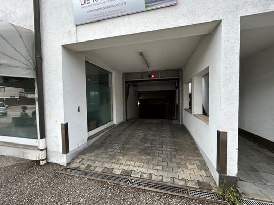 Einfahrt zur Garage