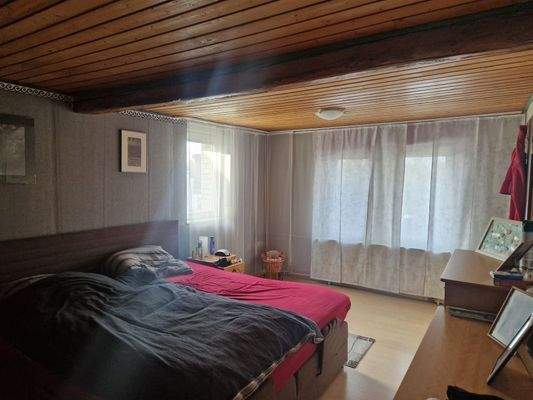 Schlafzimmer Richtung Fenster - Obergeschoß