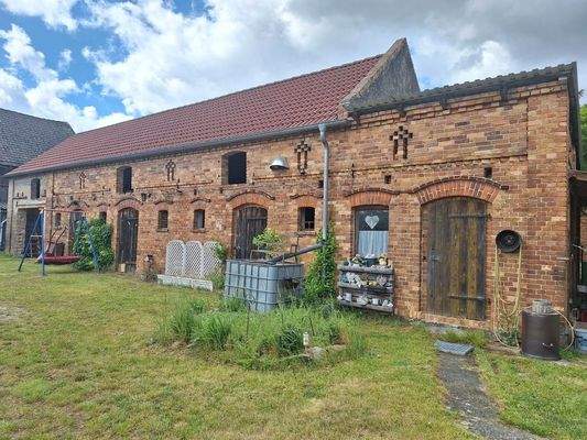 Nebengebäude mit Garage