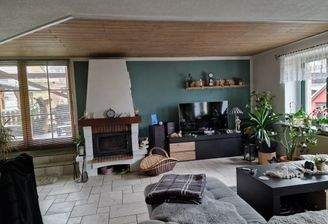 Wohnzimmer mit Kamin