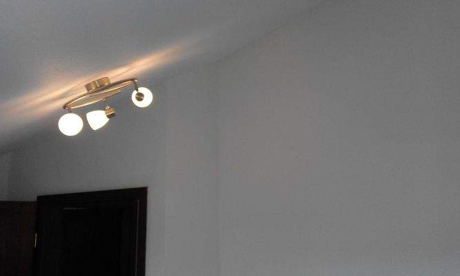 Nordostzimmer Deckenlampe