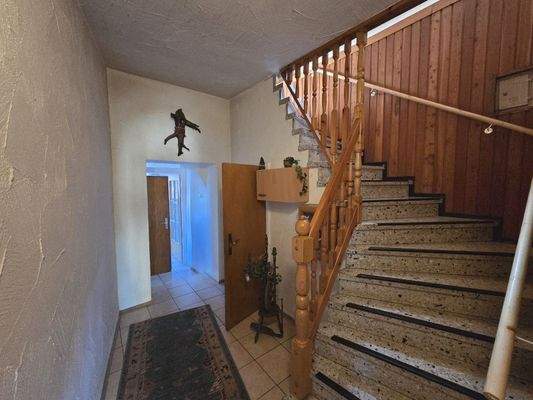 Flur + Treppenaufgang