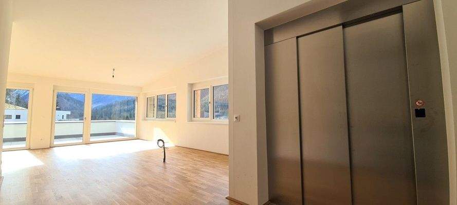 Wohnbereich mit Fahrstuhl