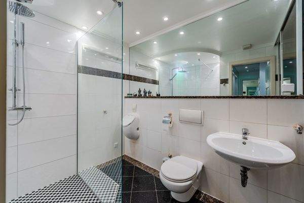 Großzügiges Badezimmer