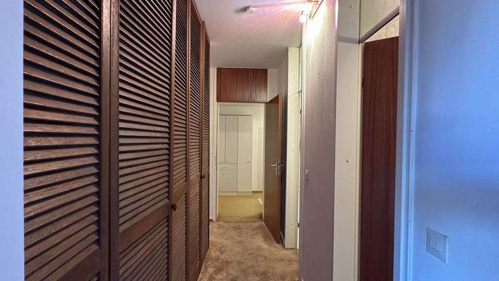 3-ETW, Flur mit Schränken