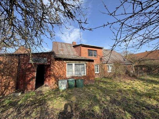 Ansicht vom Garten zum Zwischengang