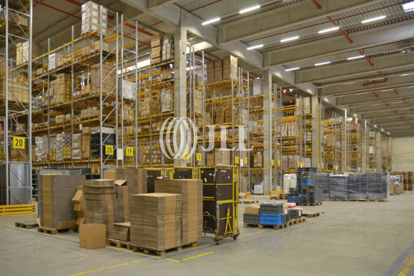 Innenansicht Halle - JLL