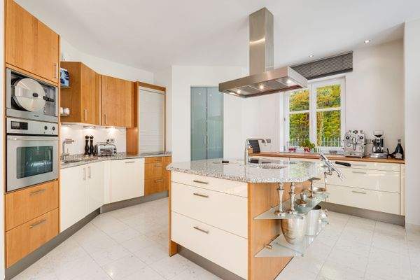 Zeitlos-elegante Einbauküche