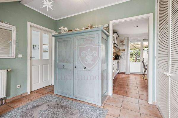 backbone_570126-A_034_HD