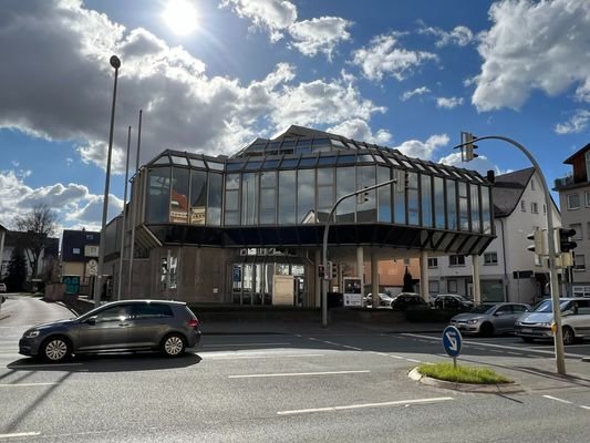 Außenansicht vom Geschäftsgebäude