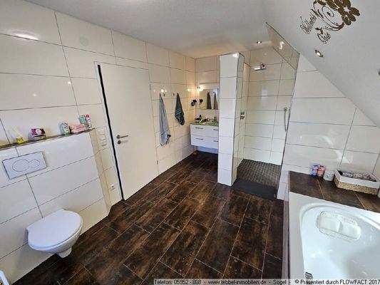 Badezimmer im Obergeschoss - Bild I