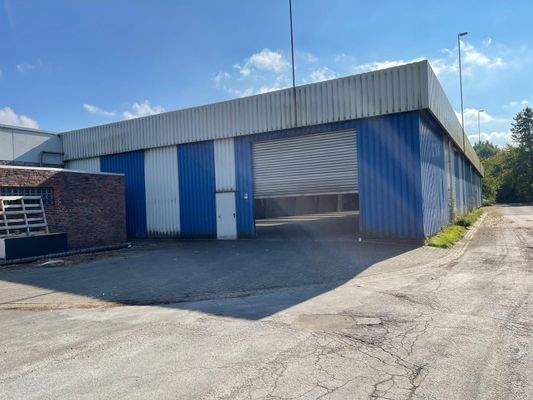 Kalthalle_Eingang_großes Rolltor.jpg