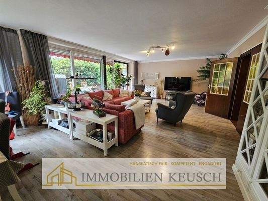 Großes & helles Wohnzimmer