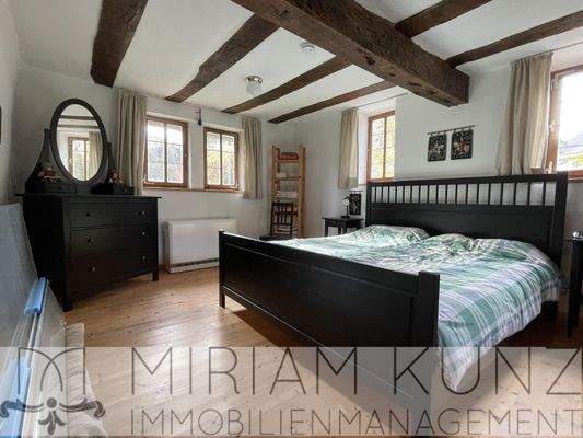 Schlafzimmer_Miriam Kunz Immobilienmanagement.jpg
