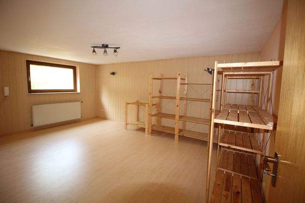 Hobbyraum mit Tageslicht (Keller)