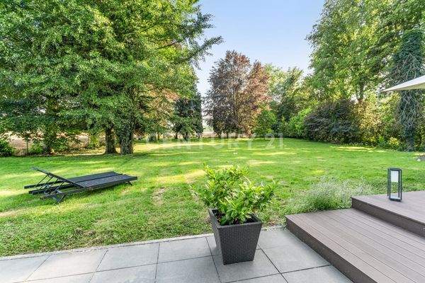 Herrlicher Blick auf das weitläufige Anwesen