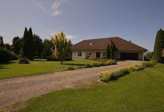 Hausansicht Auffahrt