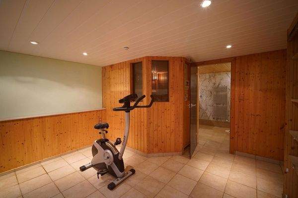 Kellerraum mit Sauna / Bad