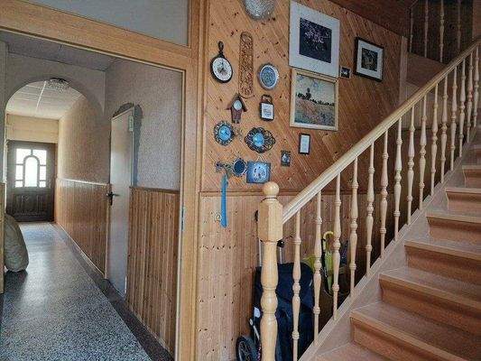 2-Häuser-Loburg-07-Flur-Treppe-01_1008x756.jpg