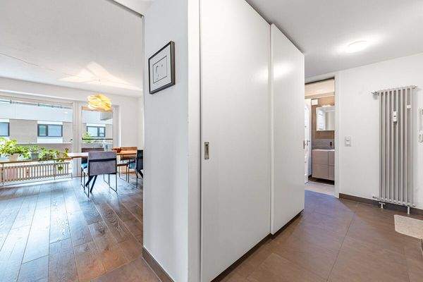 Heller und weiträumiger Flur