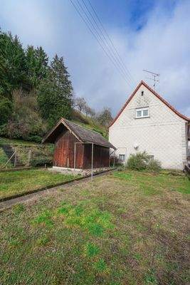 Hausansicht mit Garten, Gartenhaus und tollem Grundstück!