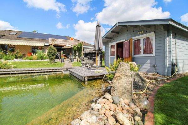 Schwimmteich Saunahaus