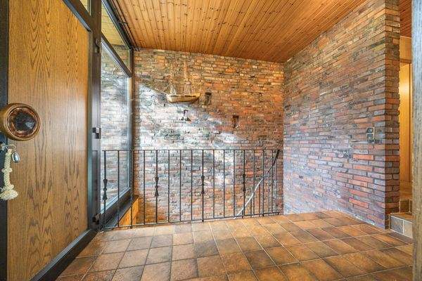 Flur Eingang und zum Keller