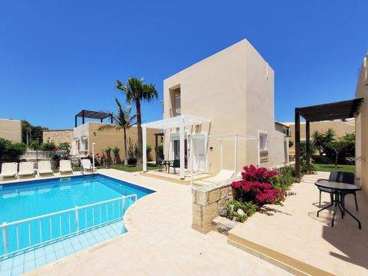 Kreta, Nopigia: 3-Zimmer-Wohnung in Anlage nur wenige Schritte vom Strand entfernt zu verkaufen