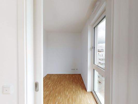 weiteres Zimmer neben Schlafzimmer (Musterwohnung)