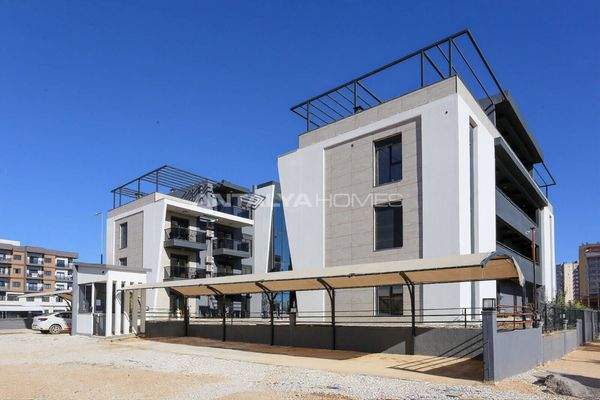 Building with High Rental Income Potential in Antalya Altintas