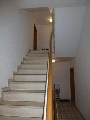 85a_gepflegtes Treppenhaus