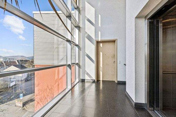 Eingangstür vom Aufzug