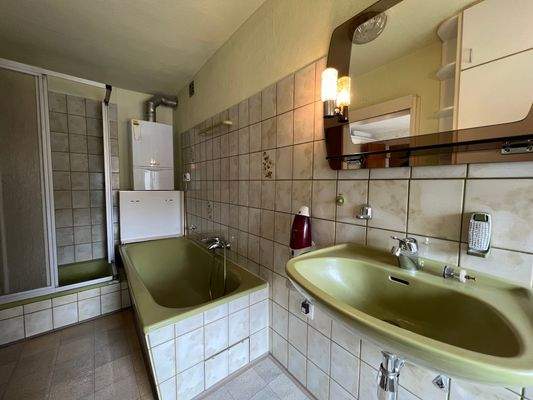 Wohnung-Alicenstr. 32, 35390 Gießen-2. OG-Badezimm