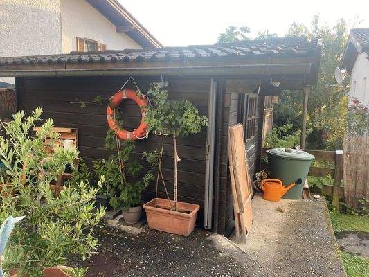 massives Gartenhaus