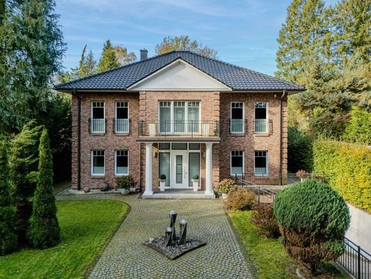 Villa mit besonderem Klinker und repräsentativem Eingangsbereich