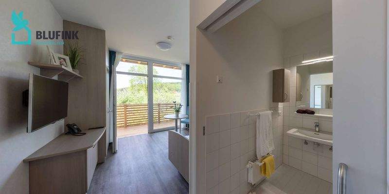 Zimmer mit Badezimmer