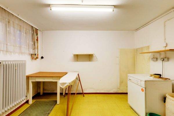 Waschküche / Bügelraum im UG