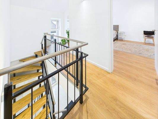 Treppe mit Metallgelände