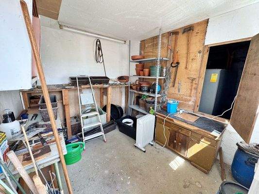 Werkstatt / Öltank UG