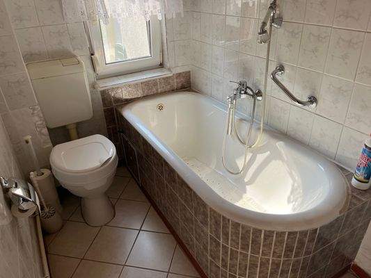 Wannenbad im Erdgeschoss